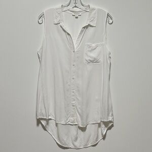 beachlunchlounge Soft, drapey White Sleeveless Button-Down casual pocket top